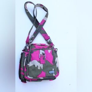 Lug infinity cross body bag